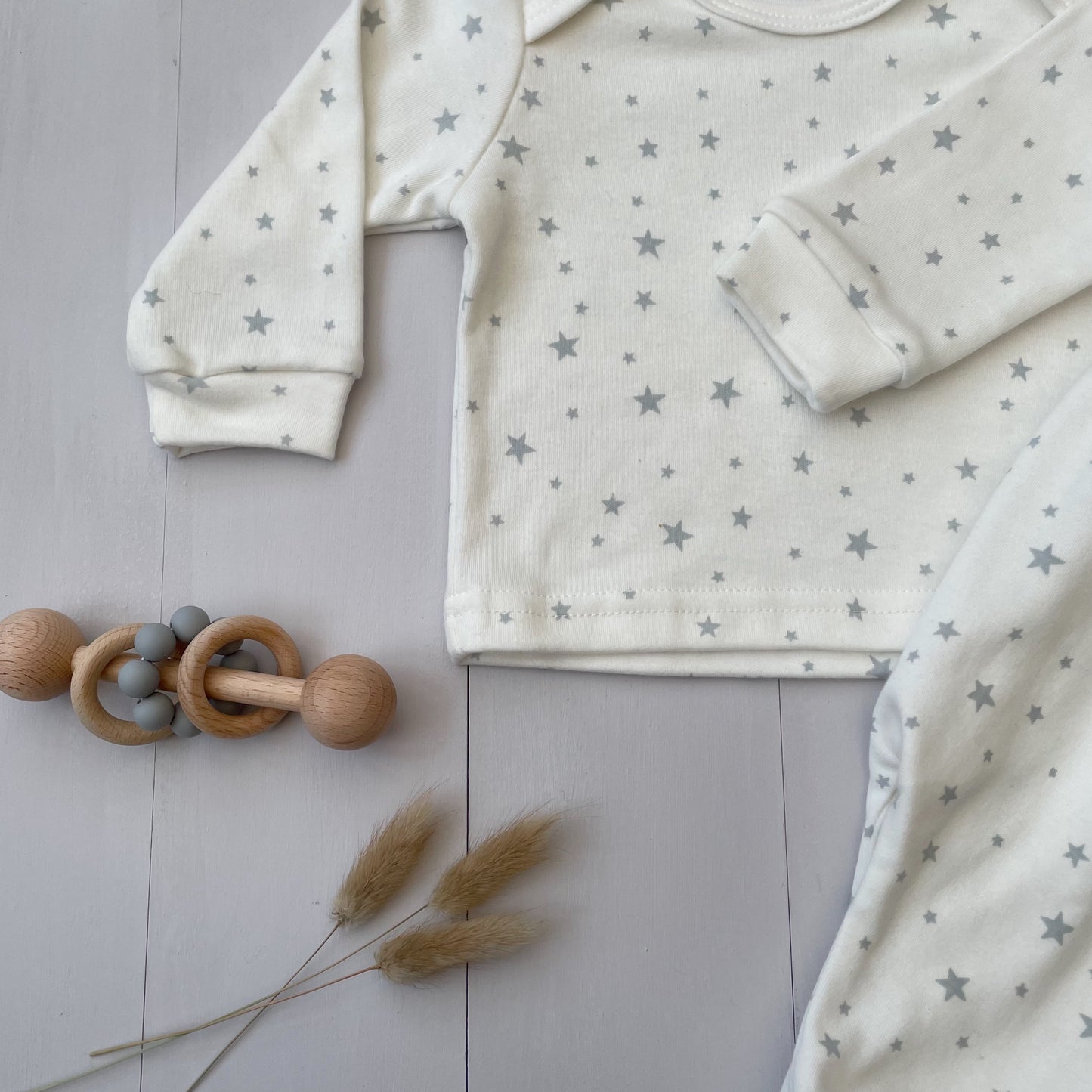 Star Baby Lounge Set in Milk White with T-shirt and Bottoms