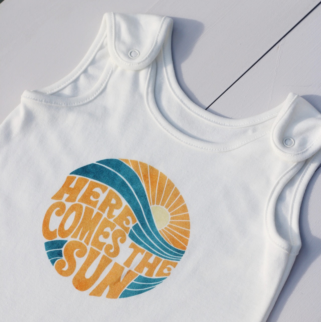 Here comes the sun baby romper in white. organic cotton baby clothing. baby shower gift. gender neutral. retro baby. vintage baby. Beatles fan. Beatles baby