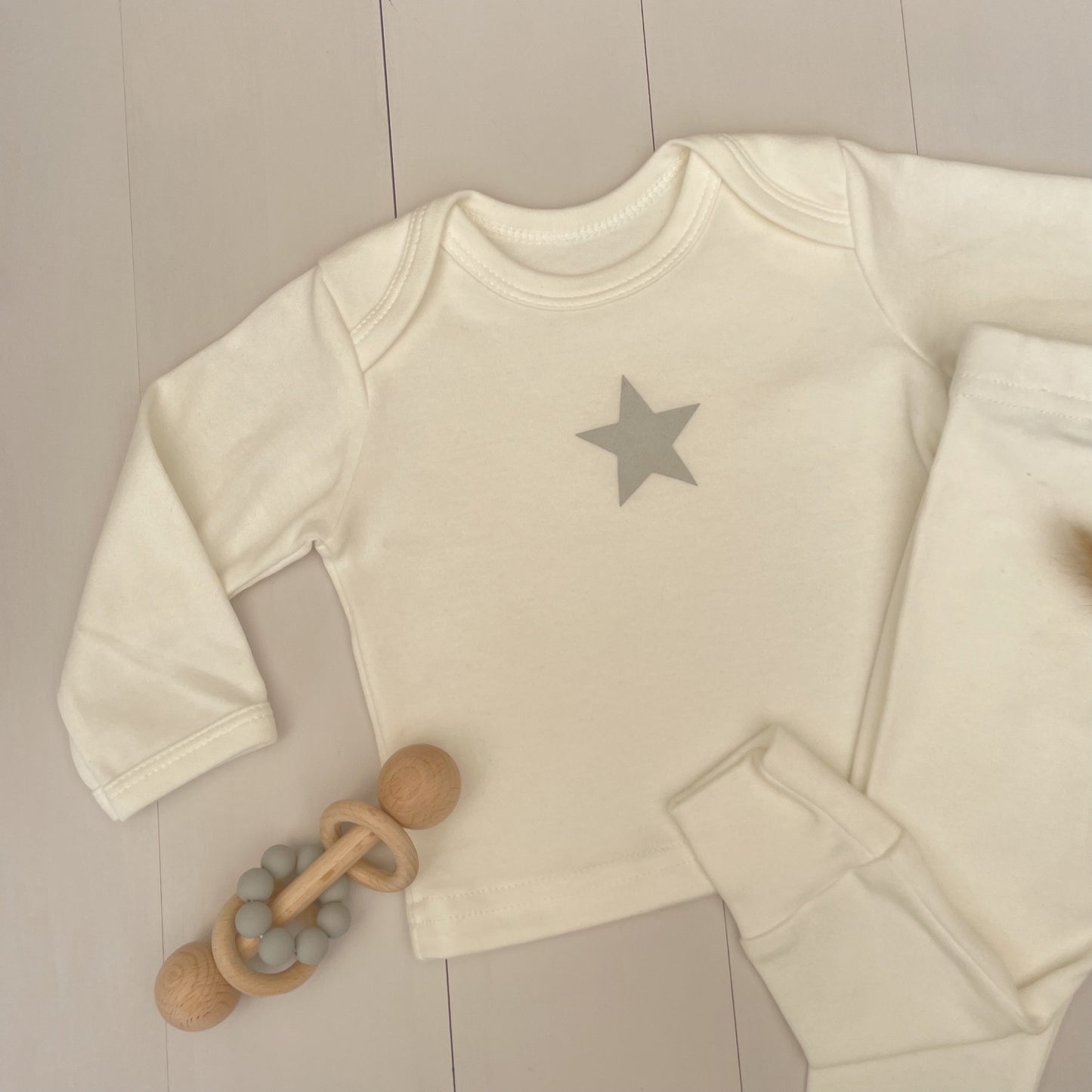 Star Baby Lounge Set in White with T-shirt and Bottoms